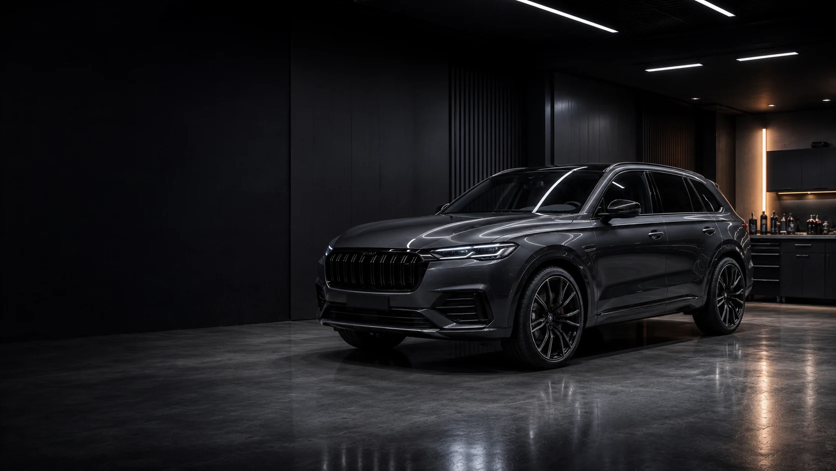 Véhicule premium sombre dans un espace automobile calme — image éditoriale de marque